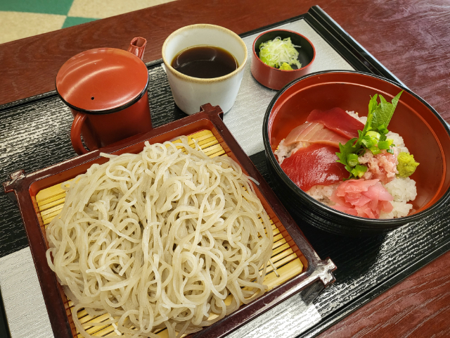 まぐろ蕎麦