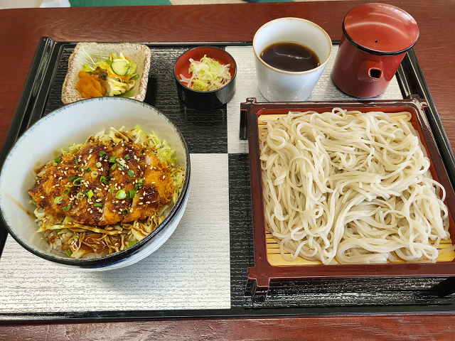 手打ち蕎麦とミニヒレ